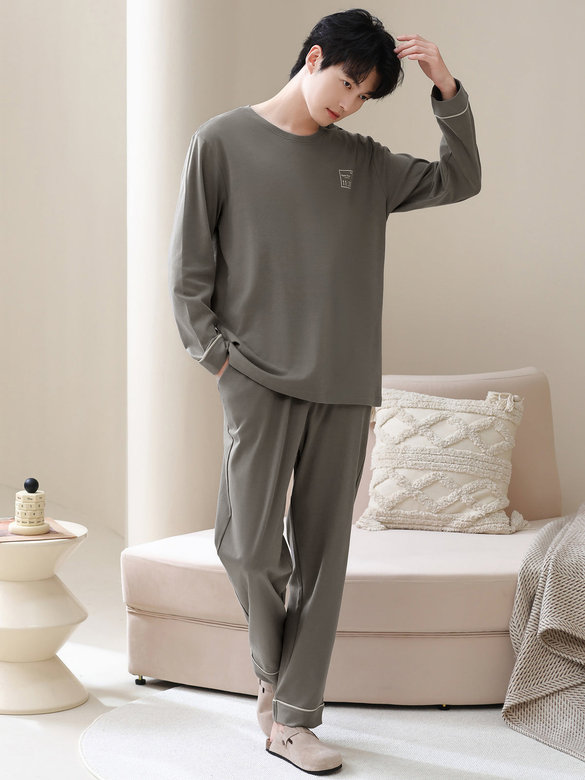 Men's sleepwear and home clothes